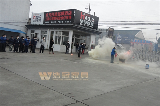 員工學習用滅火器-浩冠家具消防演習 員工學習用滅火器-浩冠家具消防演習