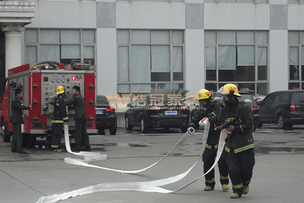 消防車取水-浩冠家具消防演習