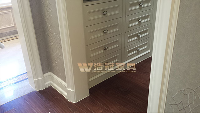 法式-主臥木飾面護墻板