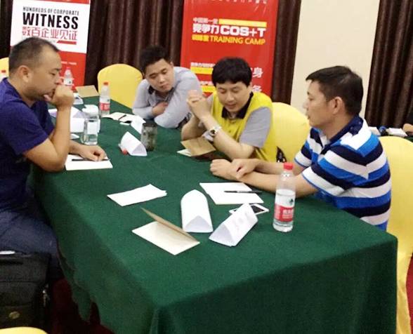 陳總與學(xué)員在交談