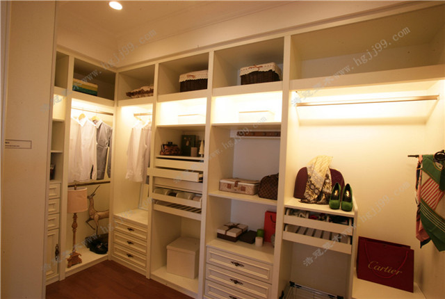 浩冠衣帽間 浩冠衣帽間