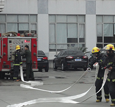 消防車取水-浩冠家具消防演習(xí)