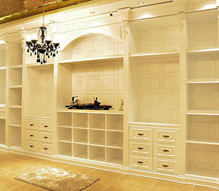 白色渾水衣帽間